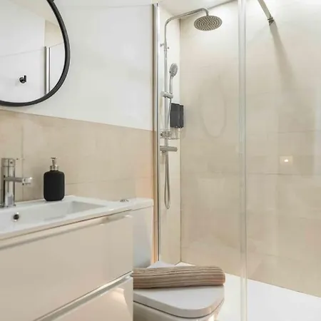 Apartment Eclectic & Elegant By Rems